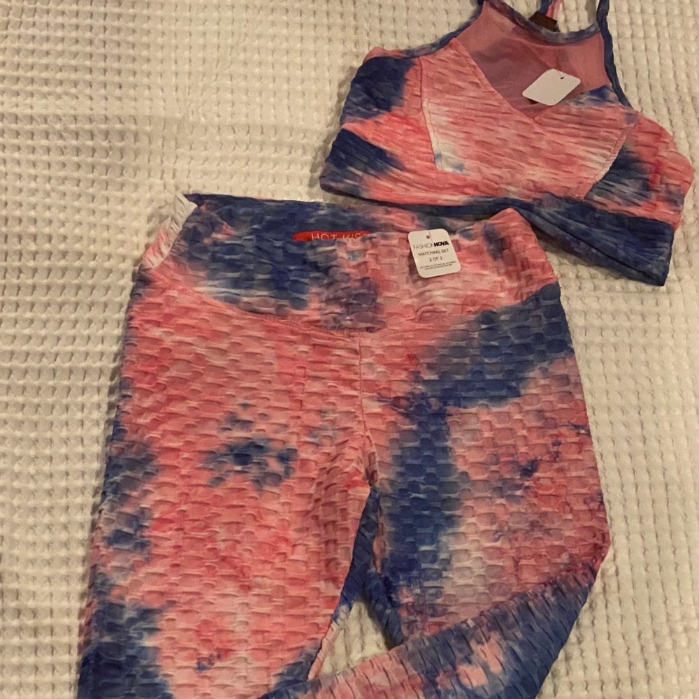Brand new sexy 2 piece outfit for woman from Fashion Nova 🤩
